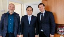 LLKA un LOSP pārstāvji tikās ar Ķīnas vēstnieku Latvijā
